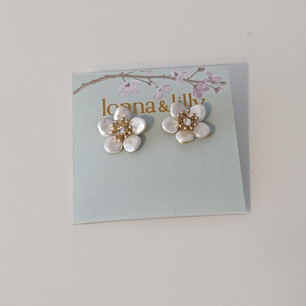 NWT - Lonna and Lily Flower Earring Studs